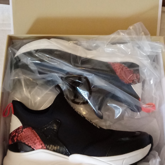 "New" Michael Kors Willow Slip On Scuba Sneakers - Picture 11 of 16